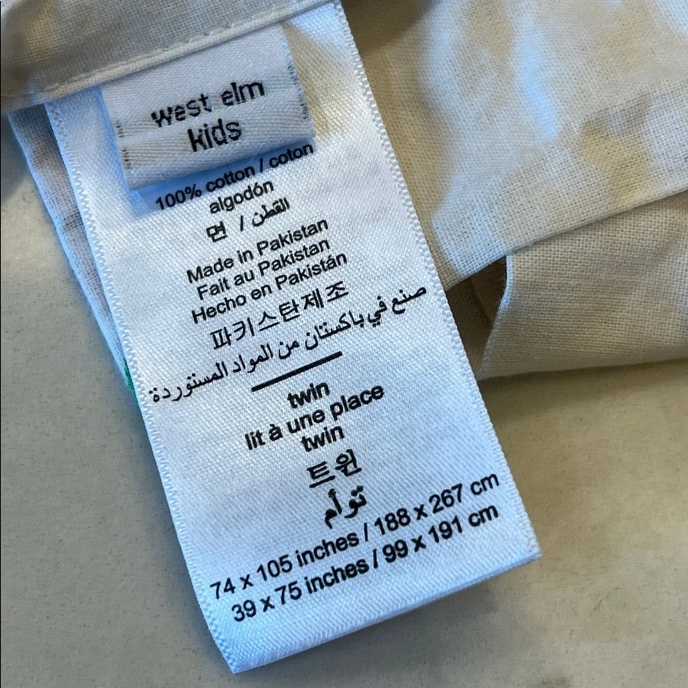 West Elm Trick or Treat Glow-in-the-Dark Sheet Set Size‎ Twin